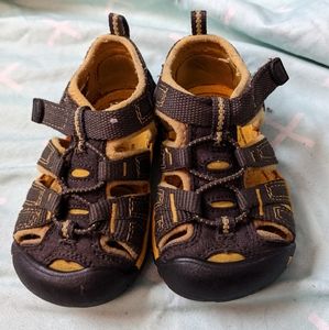 Toddler keen sandals sz5